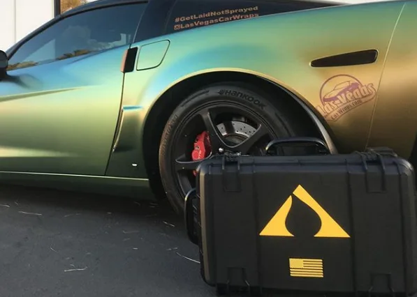 Corvette Z06 in green-to-gold colorshift